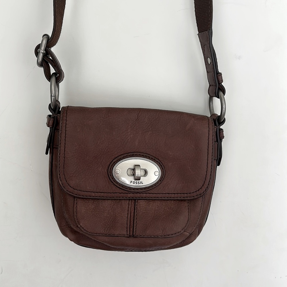 EUC Fossil leather crossbody bag.